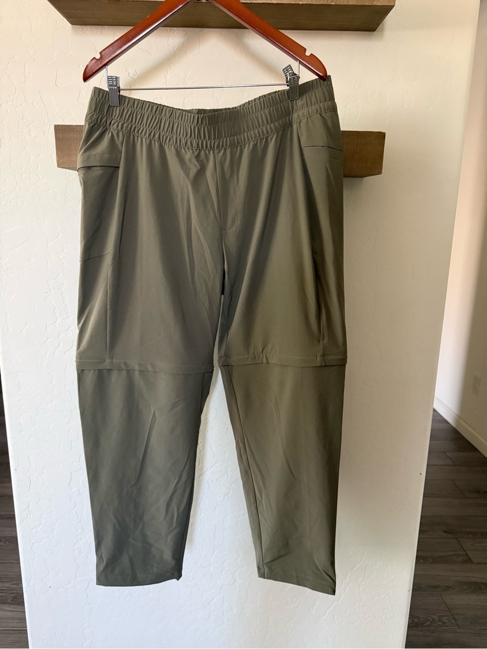 Columbia|Olive green convertible pants/Zip to shorts•Hiking Camping Essentials•